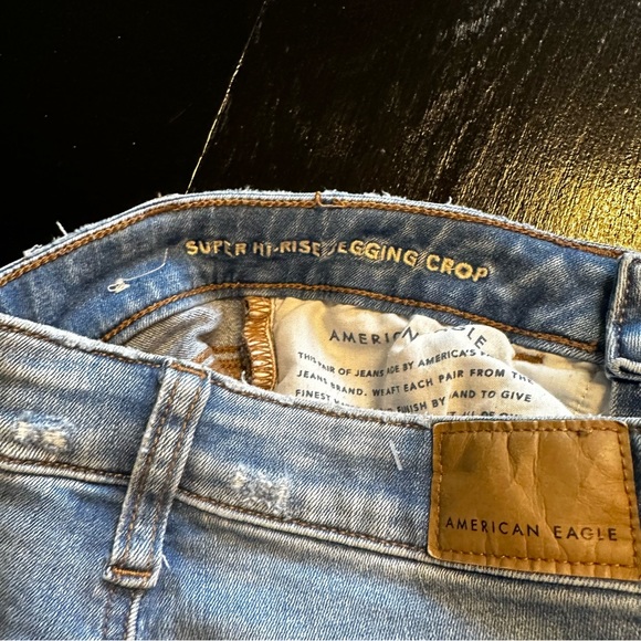 American Eagle Size 2 Hi Rise Jegging Cropped Destroyed Holes Trendy - Picture 7 of 8